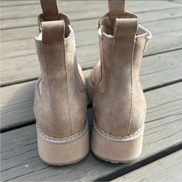 Dolce Vita Huey Tan Chelsea Platform Boot | Pull On Suede | Size 7 - Picture 4 of 9